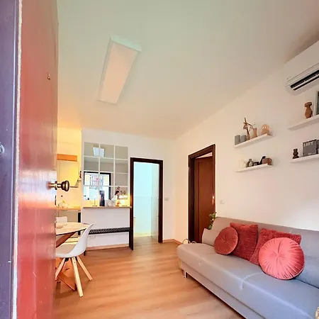 Lemon Tree Apartment *